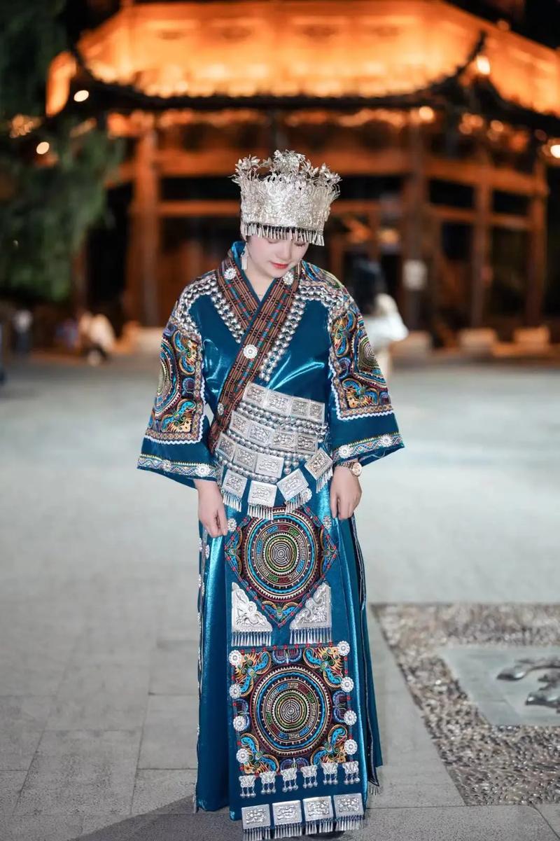 總要穿一次苗族服飾吧 #想看看自己穿苗服的樣子 #貴州少數(shù) - 抖音