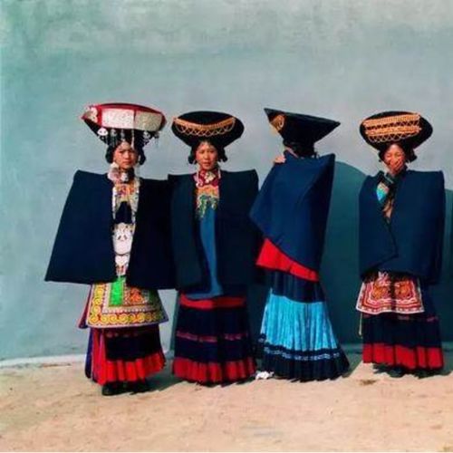 碧昂絲采樣中國大涼山彝族傳統(tǒng)服飾